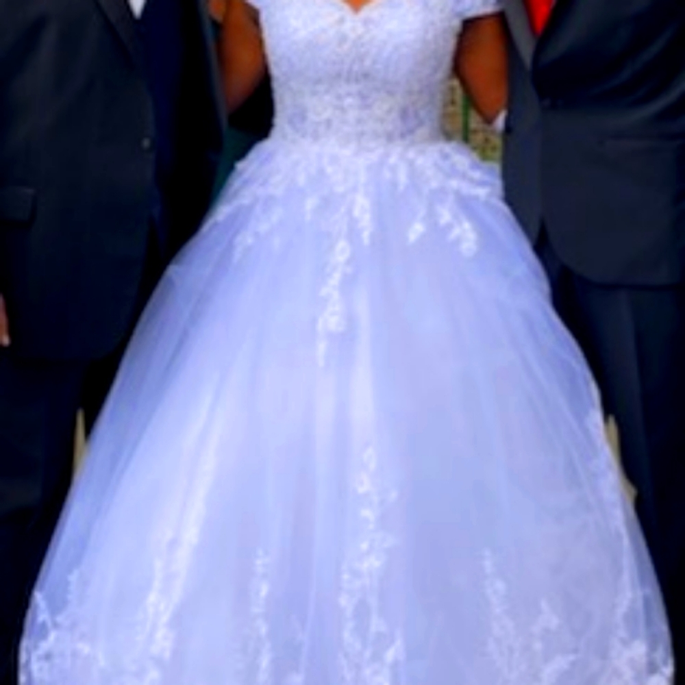 White ladies dress size Large. Only worn once. order from California
